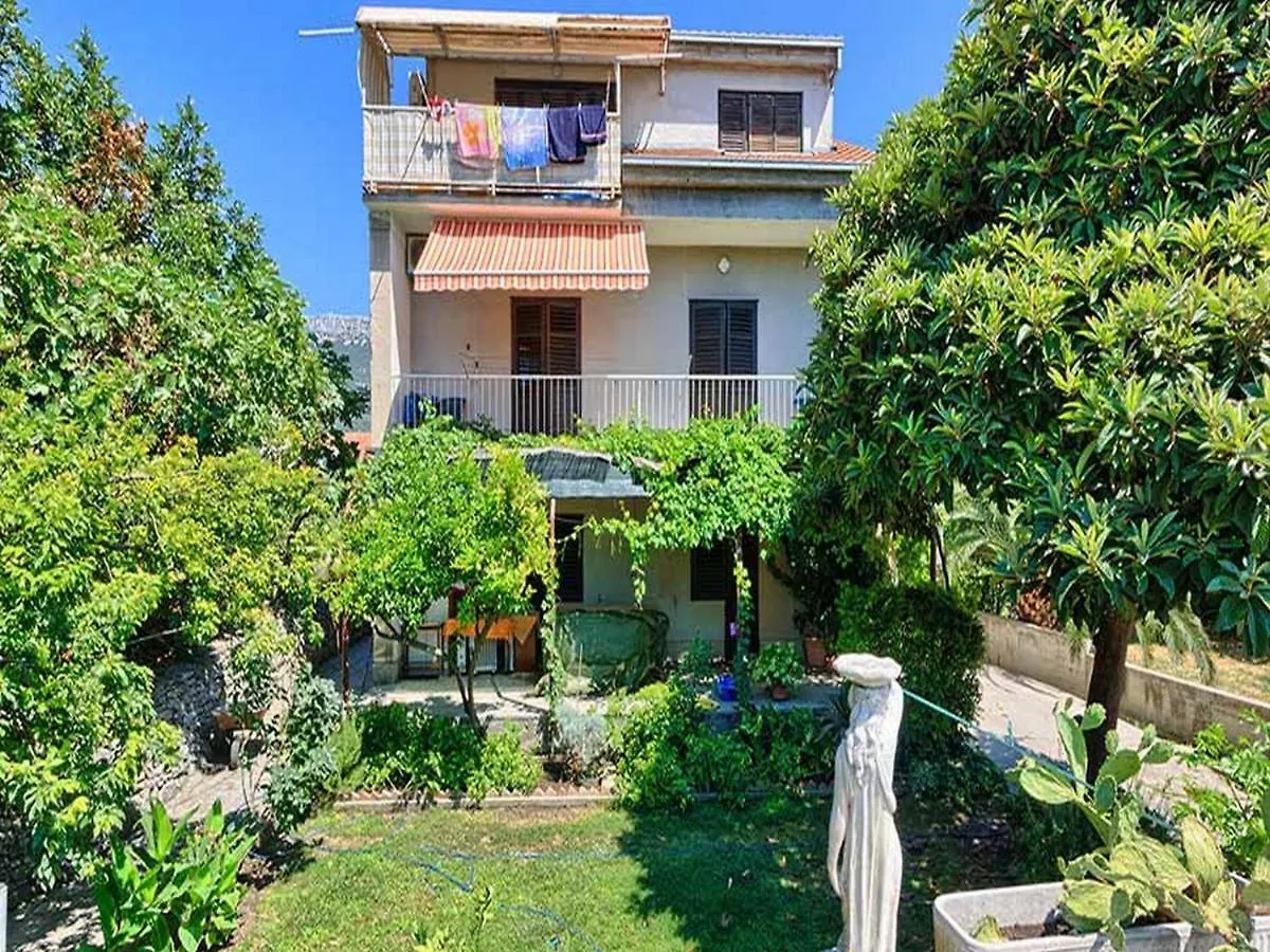 Apartment Lucija Kastela