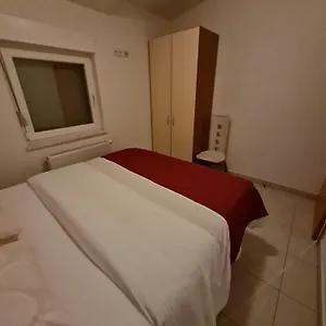 Apartments And Rooms Niki 2 Apartman