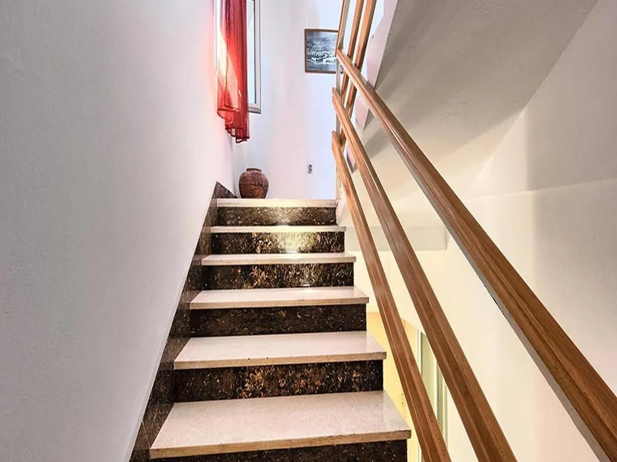 Apartment Lucija Kaštela 0*,